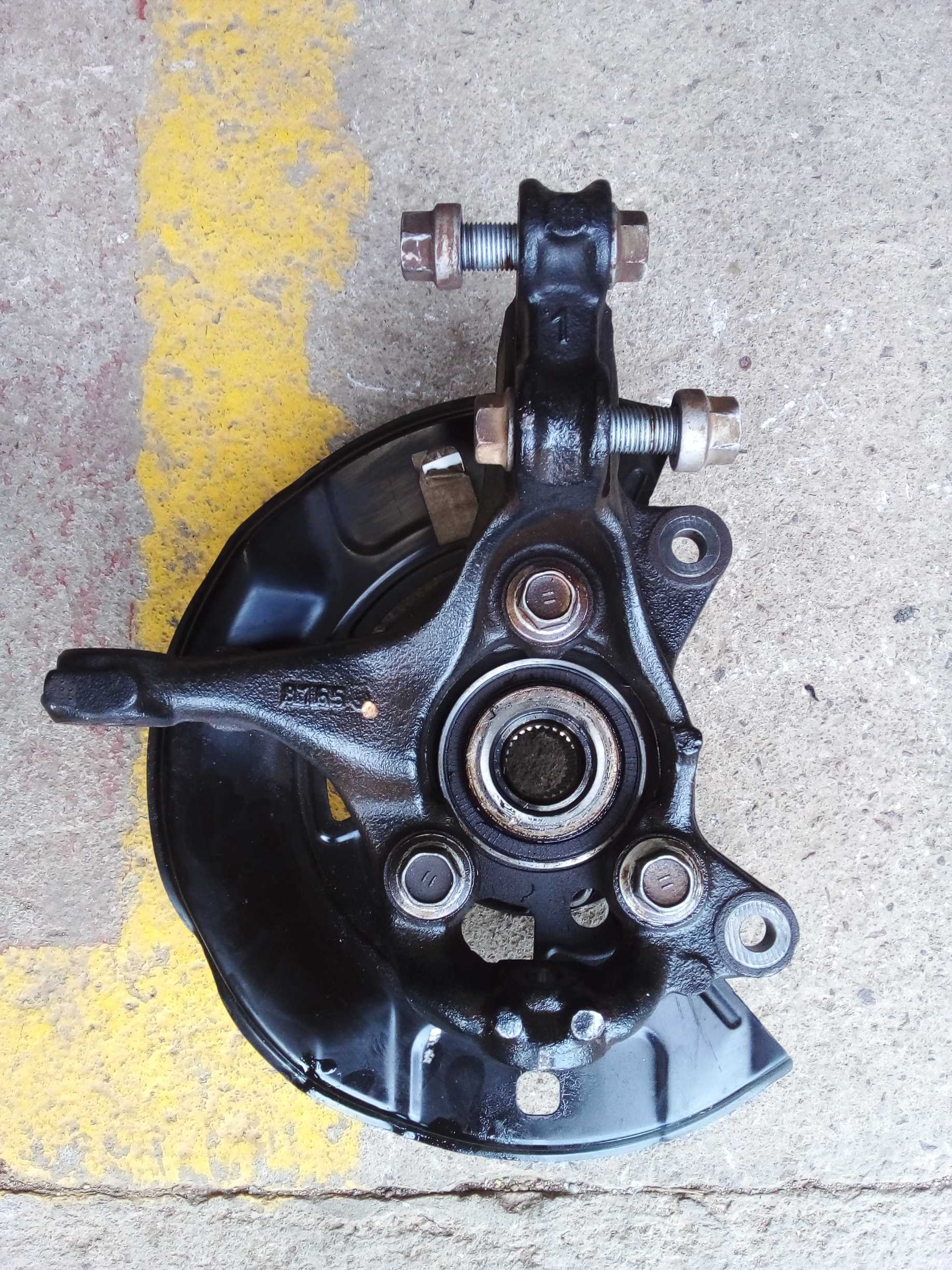 CUBO MONTANTE DIANTEIRO ESQUERDO TOYOTA YARIS 2018 2