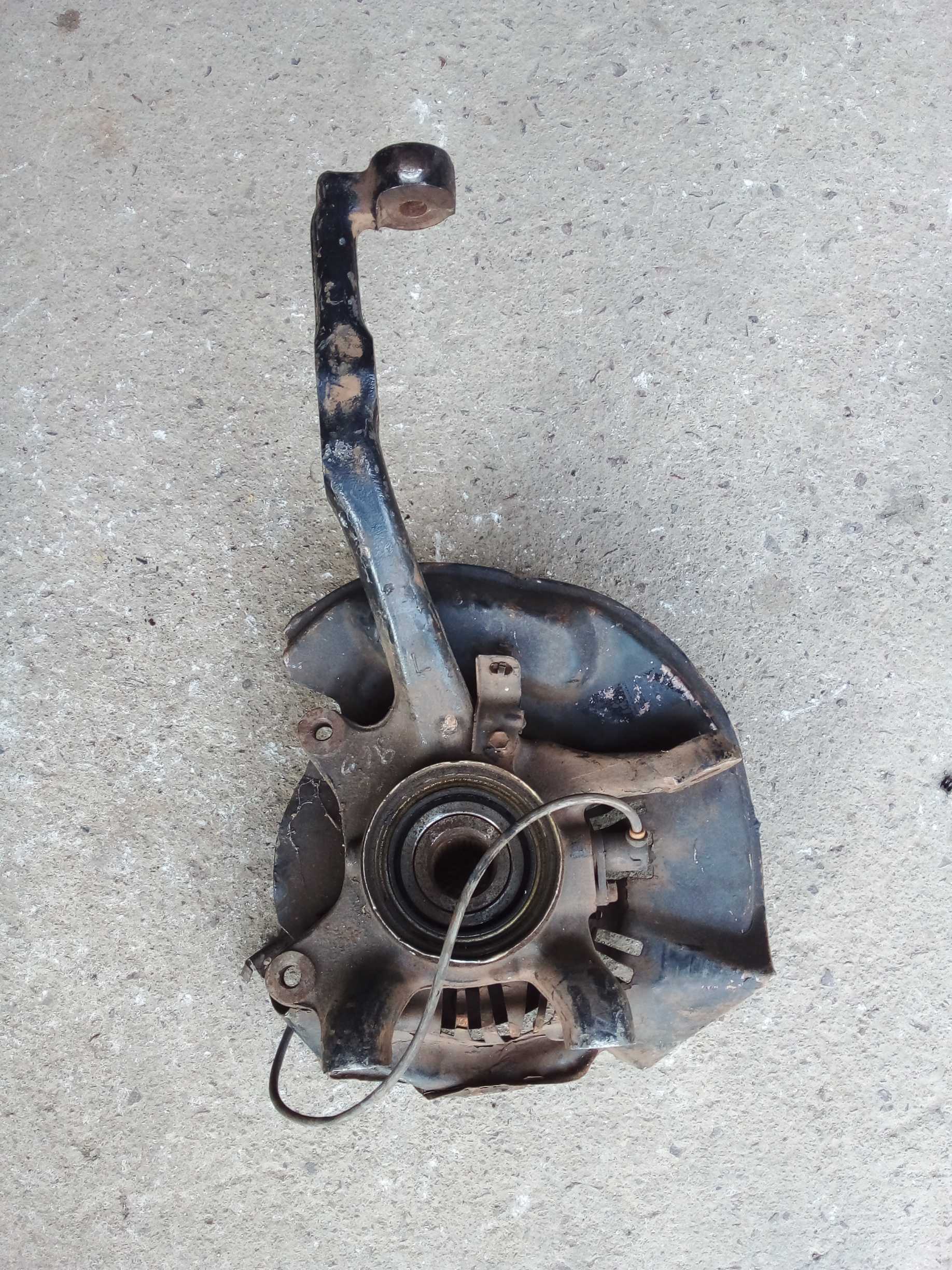 CUBO MONTANTE DIANTEIRO ESQUERDO HILUX 2010 1