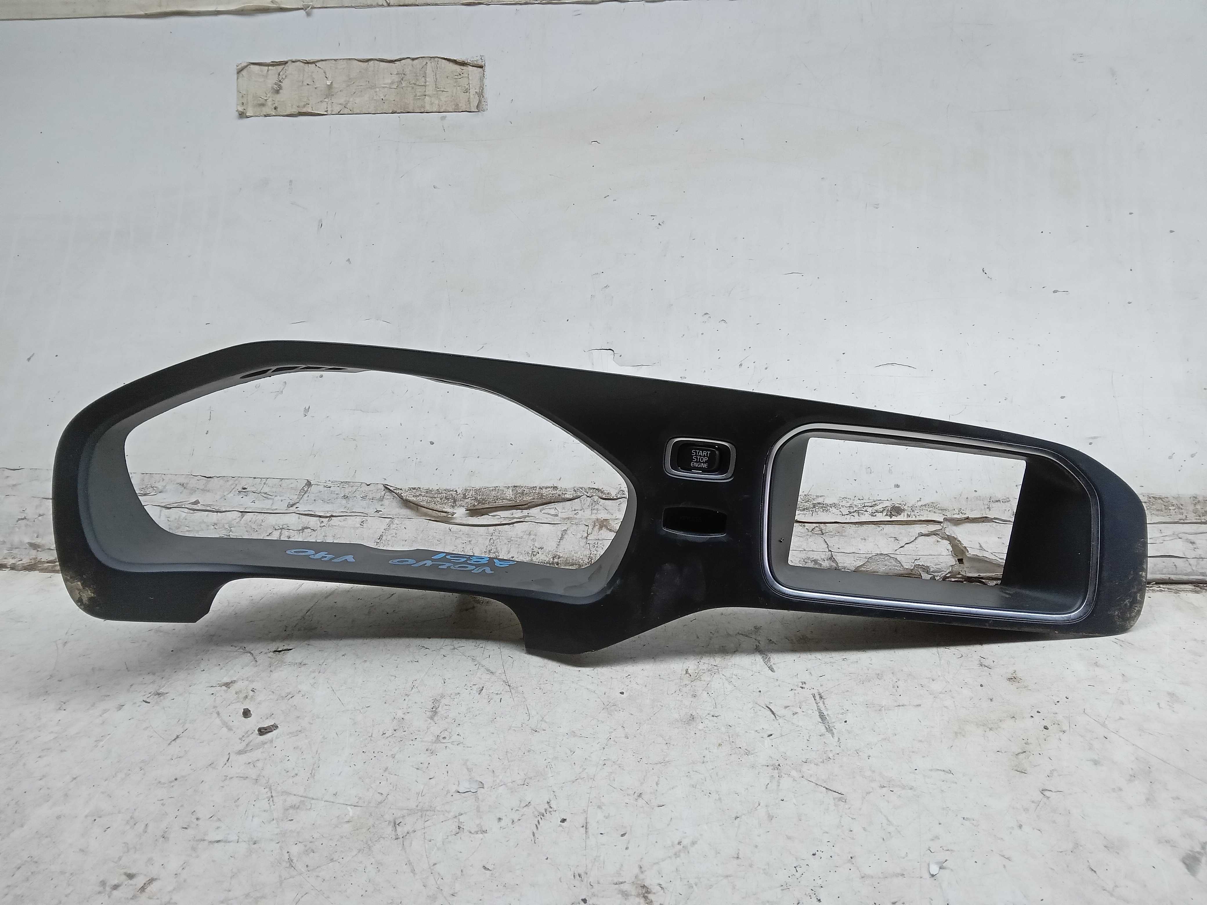 MOLDURA PAINEL INSTRUMENTOS VOLVO V40 2013