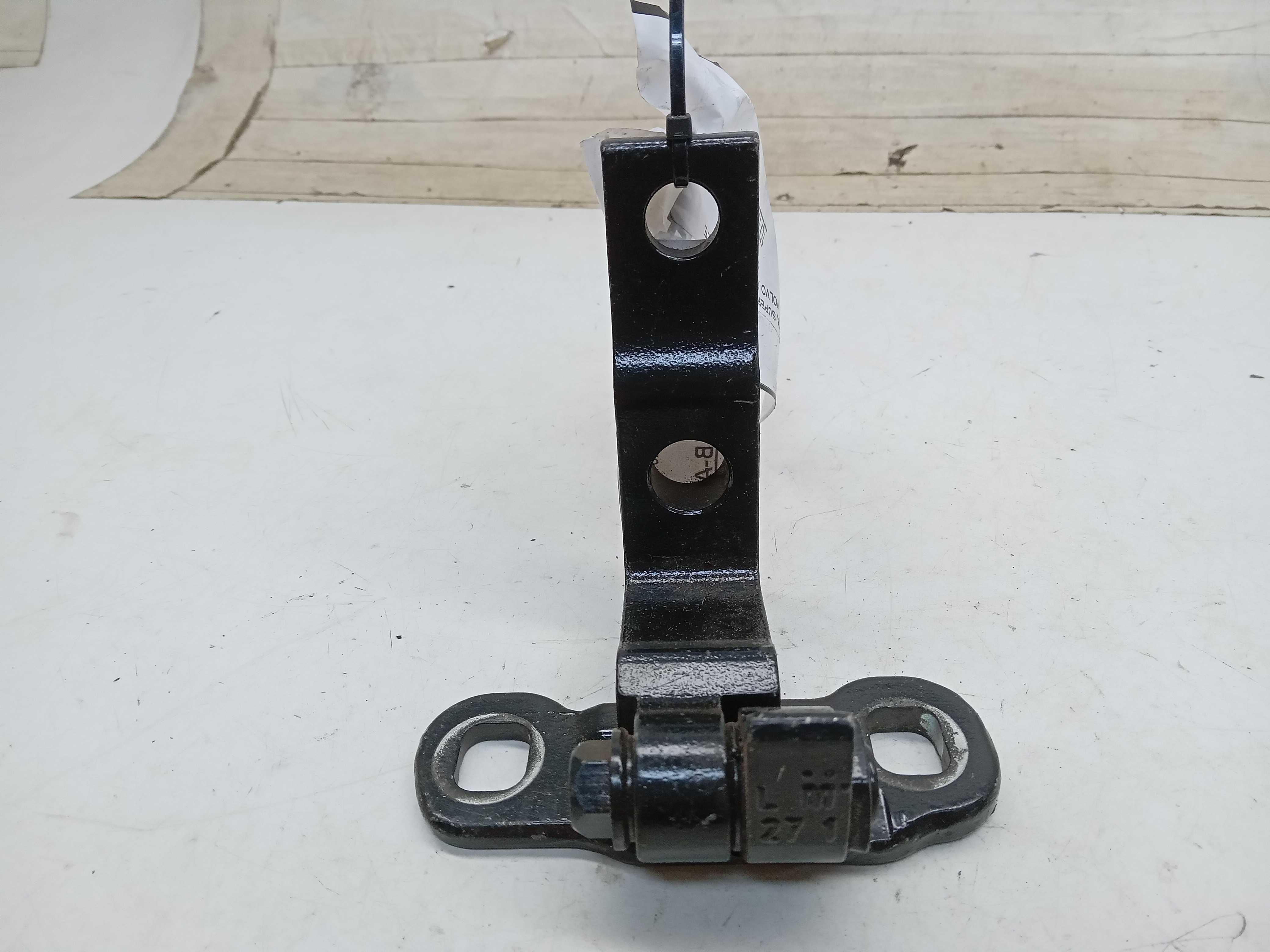 Dobradiça porta dianteiro le volvo xc60  2016 1
