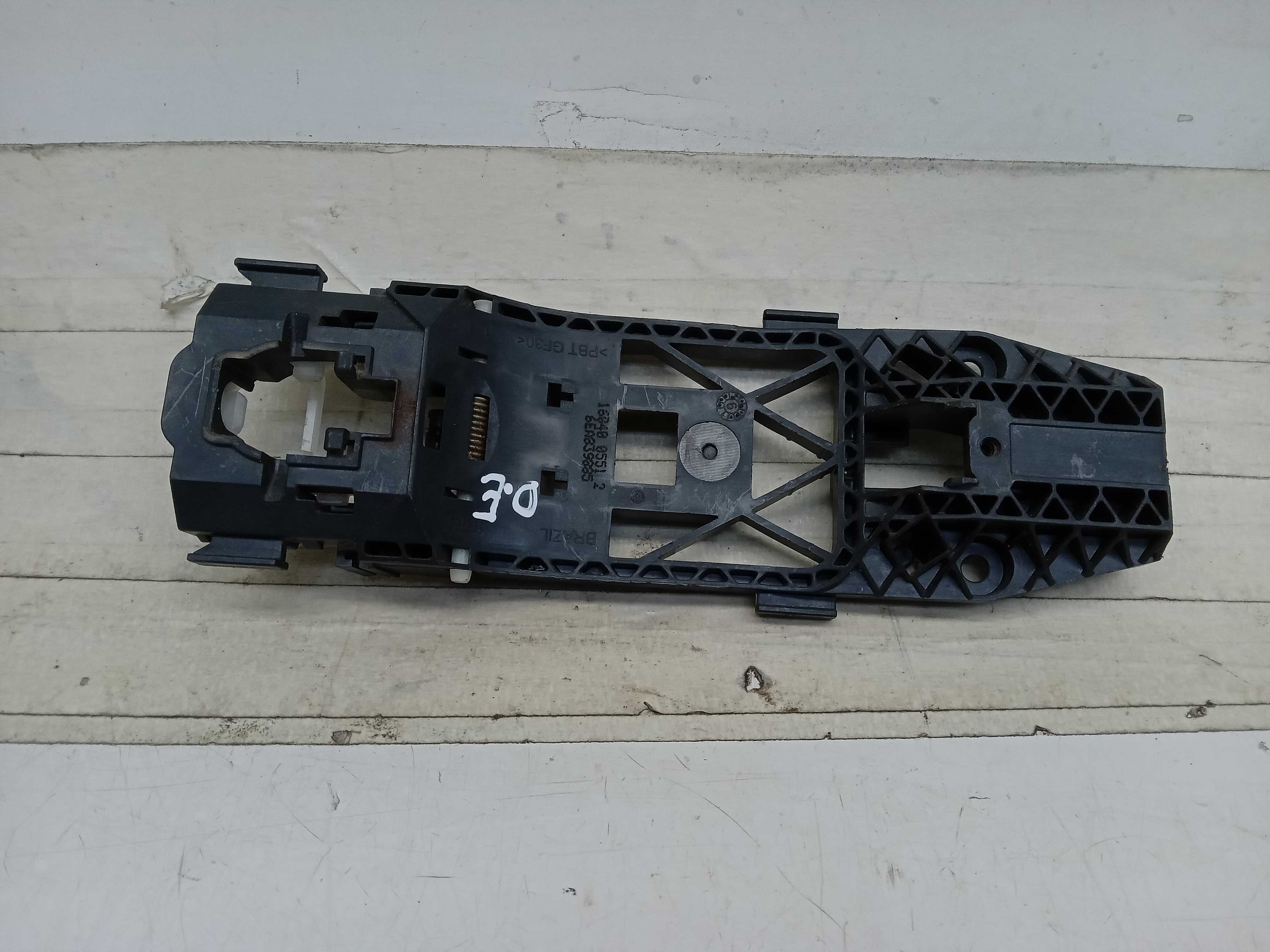 SUPORTE MAÇANETA EXTERNA PORTA DIANTEIRA LE VW POLO NIVUS 1