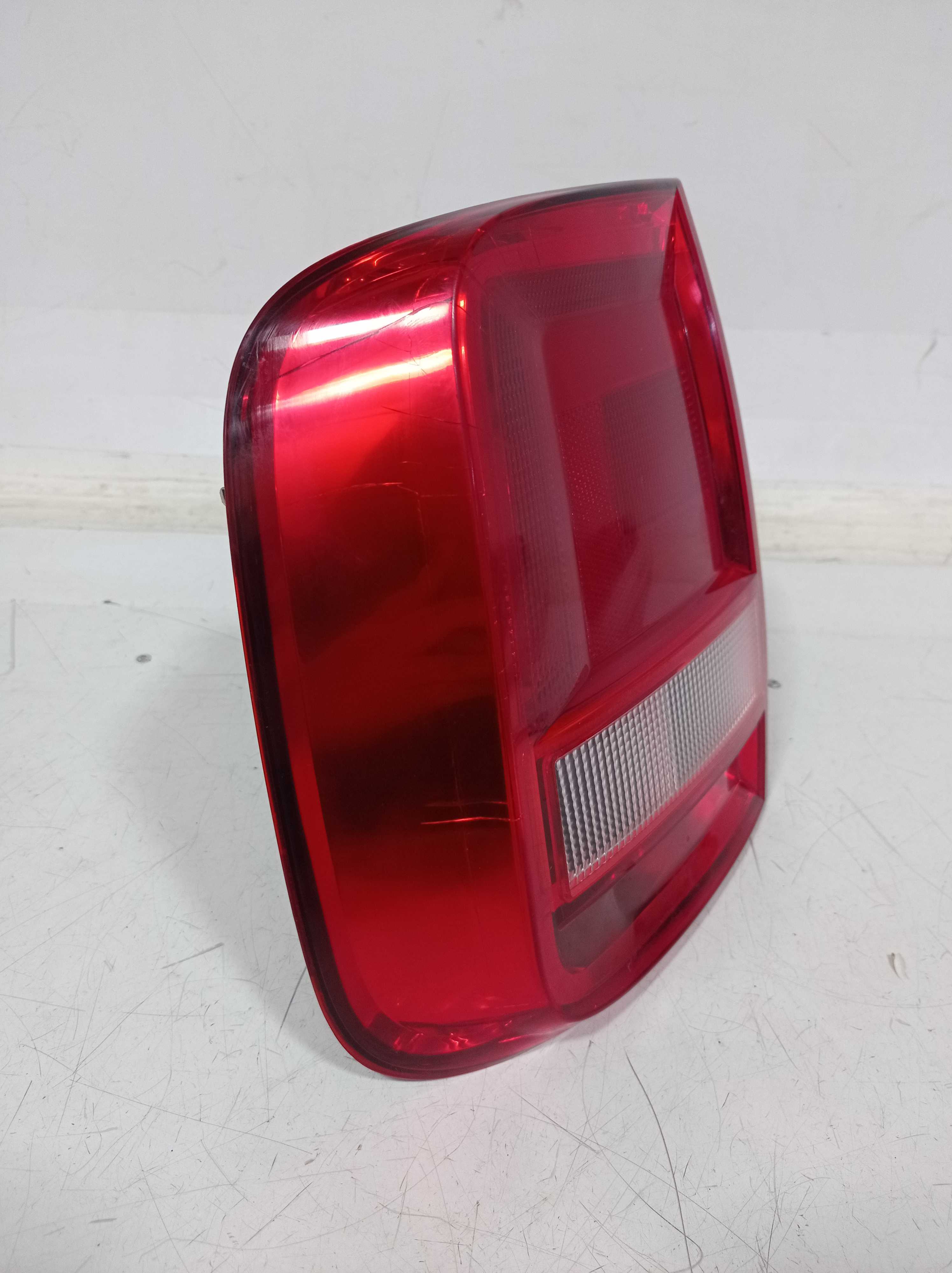 5U7945095G LANTERNA TRAS ESQUERDA VW SAVEIRO ROBUST G5 G7 G8 2