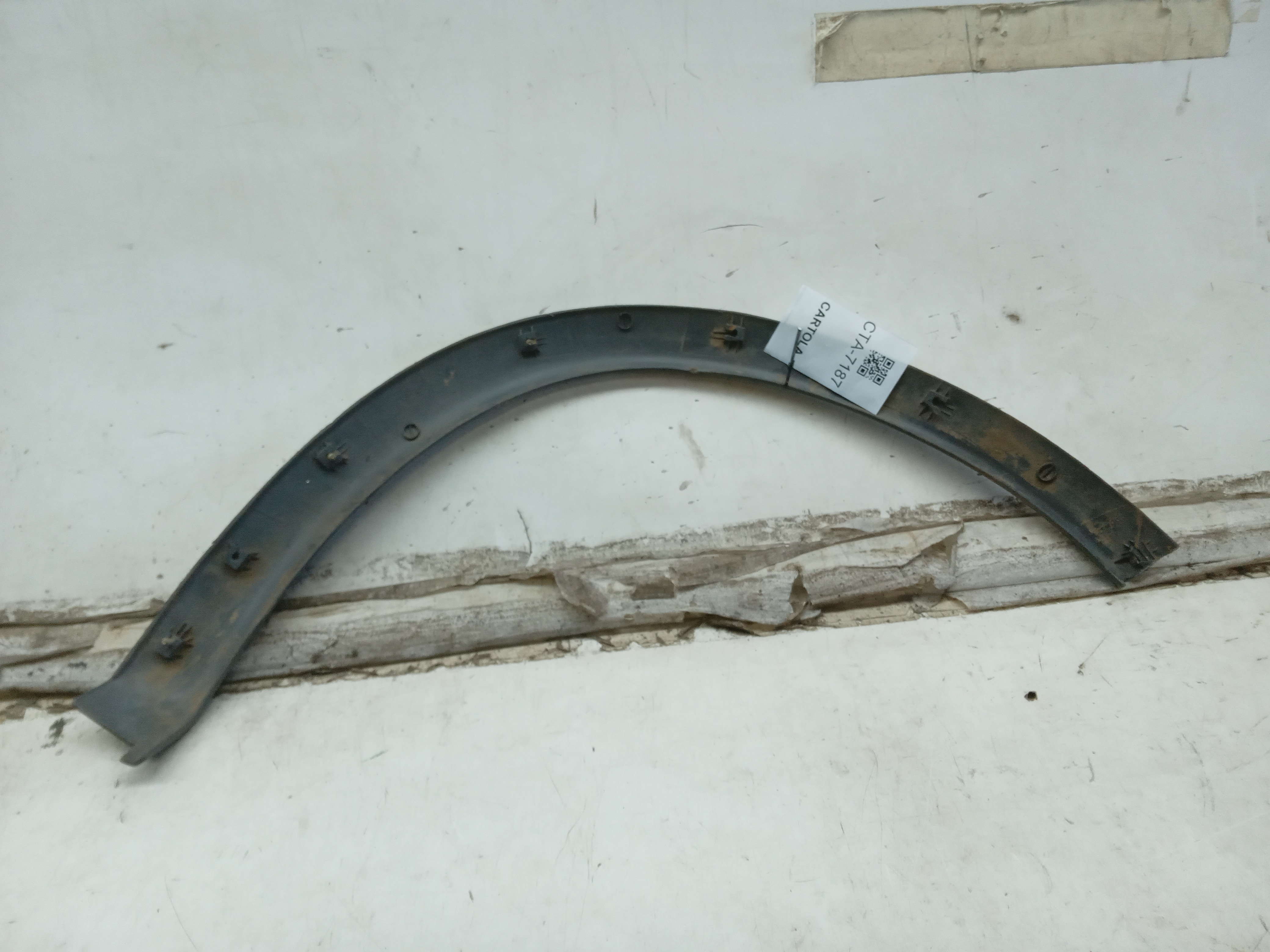 MOLDURA PARALAMA DIANTEIRO LE GM CORSA 1998 2