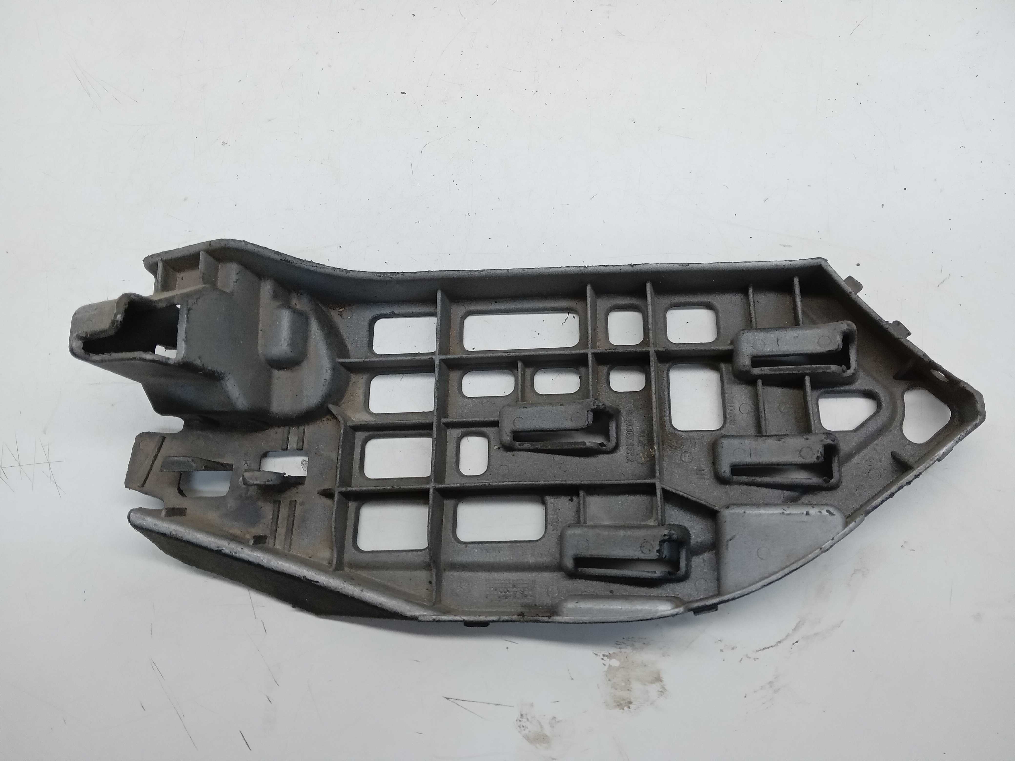 GUIA PARACHOQUE DIANTEIRO LE VW POLO 1