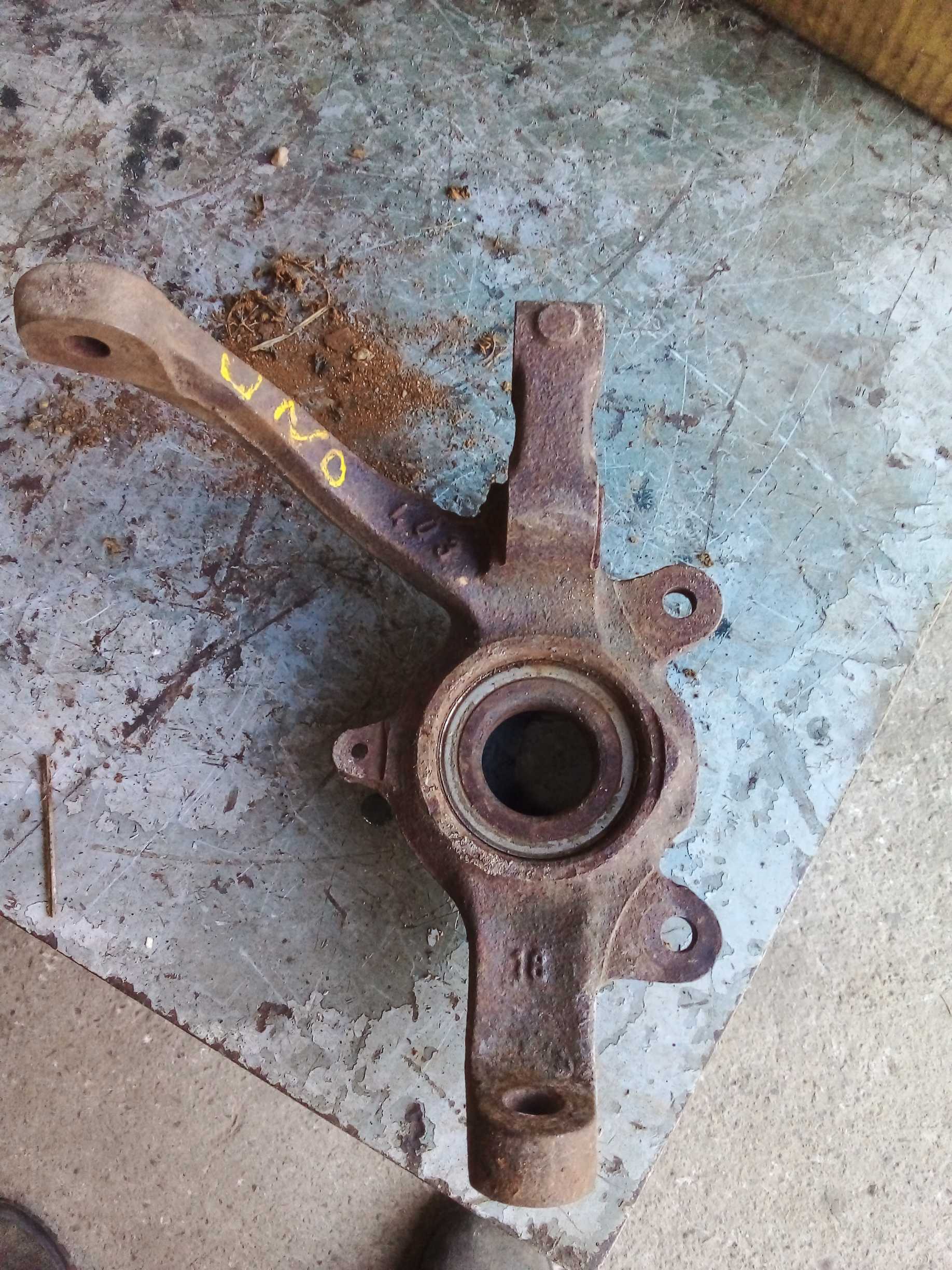 CUBO MONTANTE DIANTEIRO ESQUERDO FIAT UNO