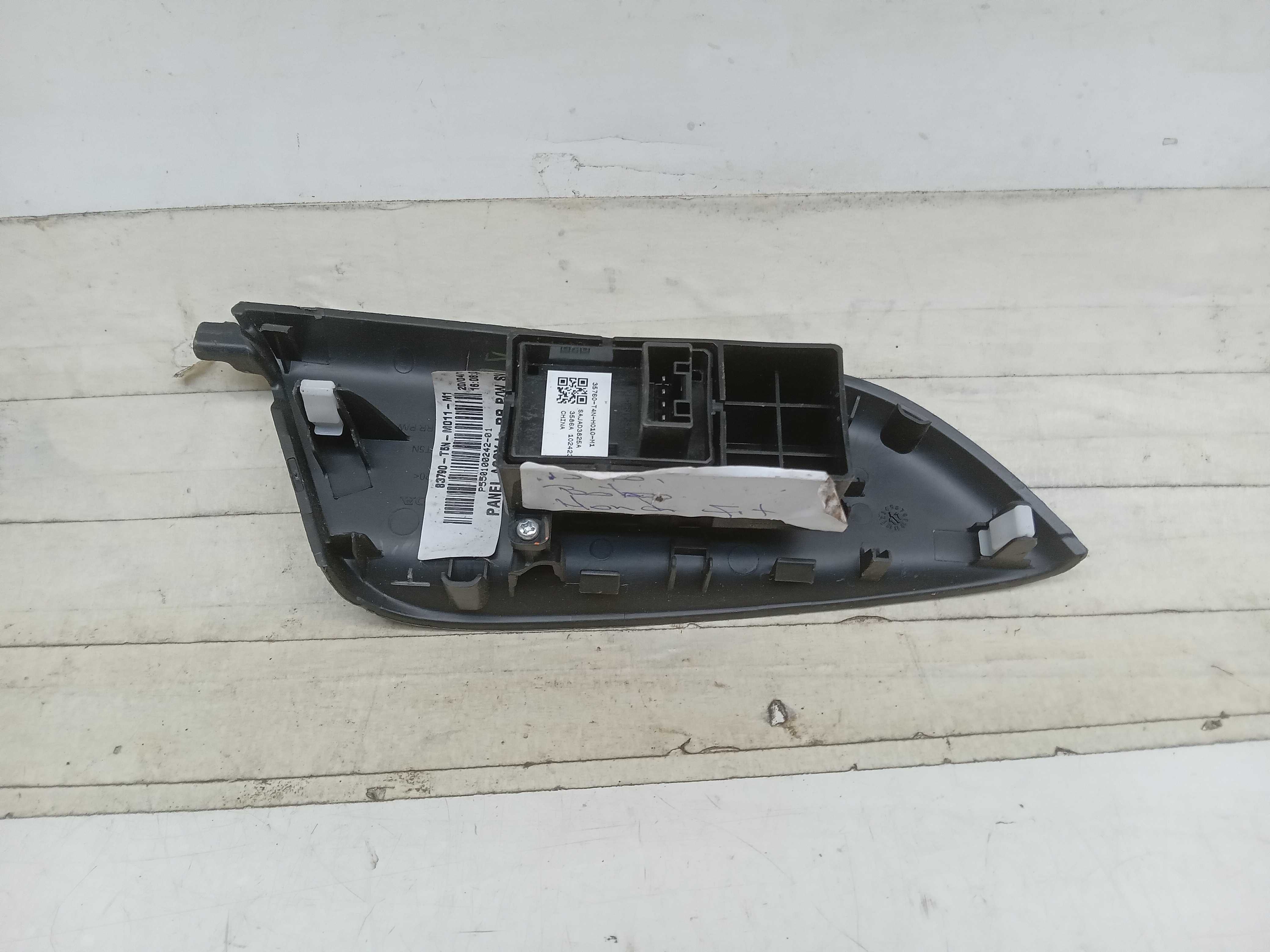 MOLDURA COMANDO BOTAO VIDRO TRASEIRA LE HONDA WRV 2018 2