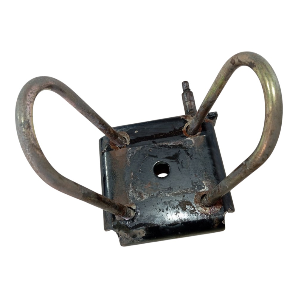 Suporte esq feixo mola Mitsubishi L200 Sport 2004  a 07 V638