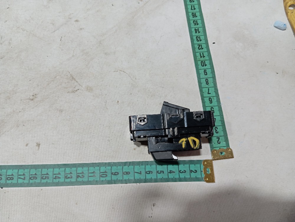 Botão vidro porta traseira direita Byd Song Pro 2025 V669 8