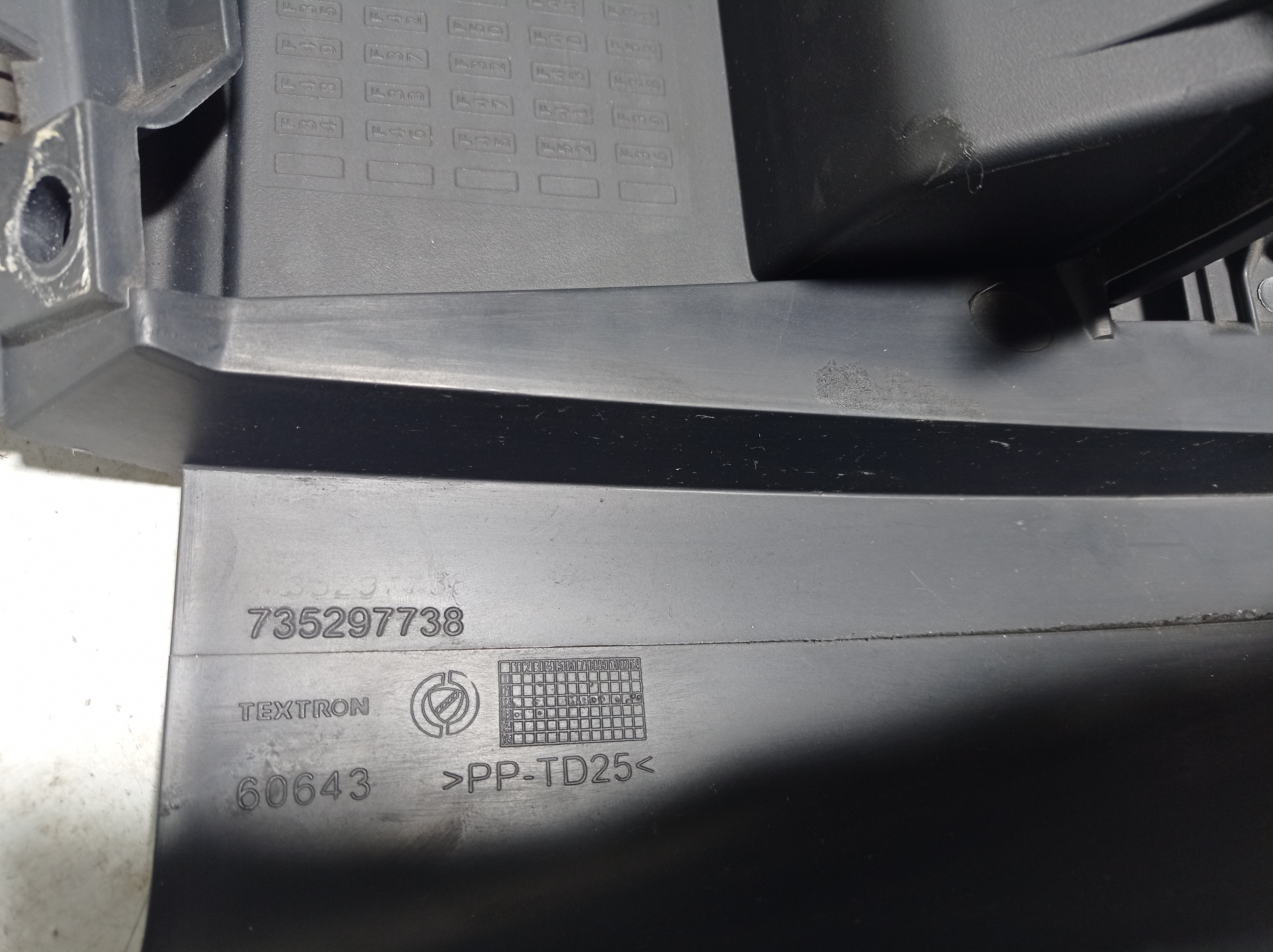 Acabamento Esquerdo Inferior Painel Fiat Stilo 2003 V356 10