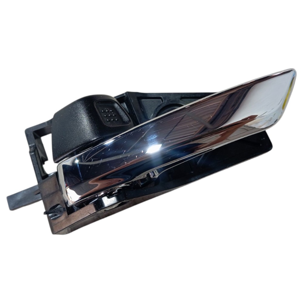 Maçaneta Int Porta Diant Esquerda Suzuki Scross 2015 16 V648 Dianteira 3