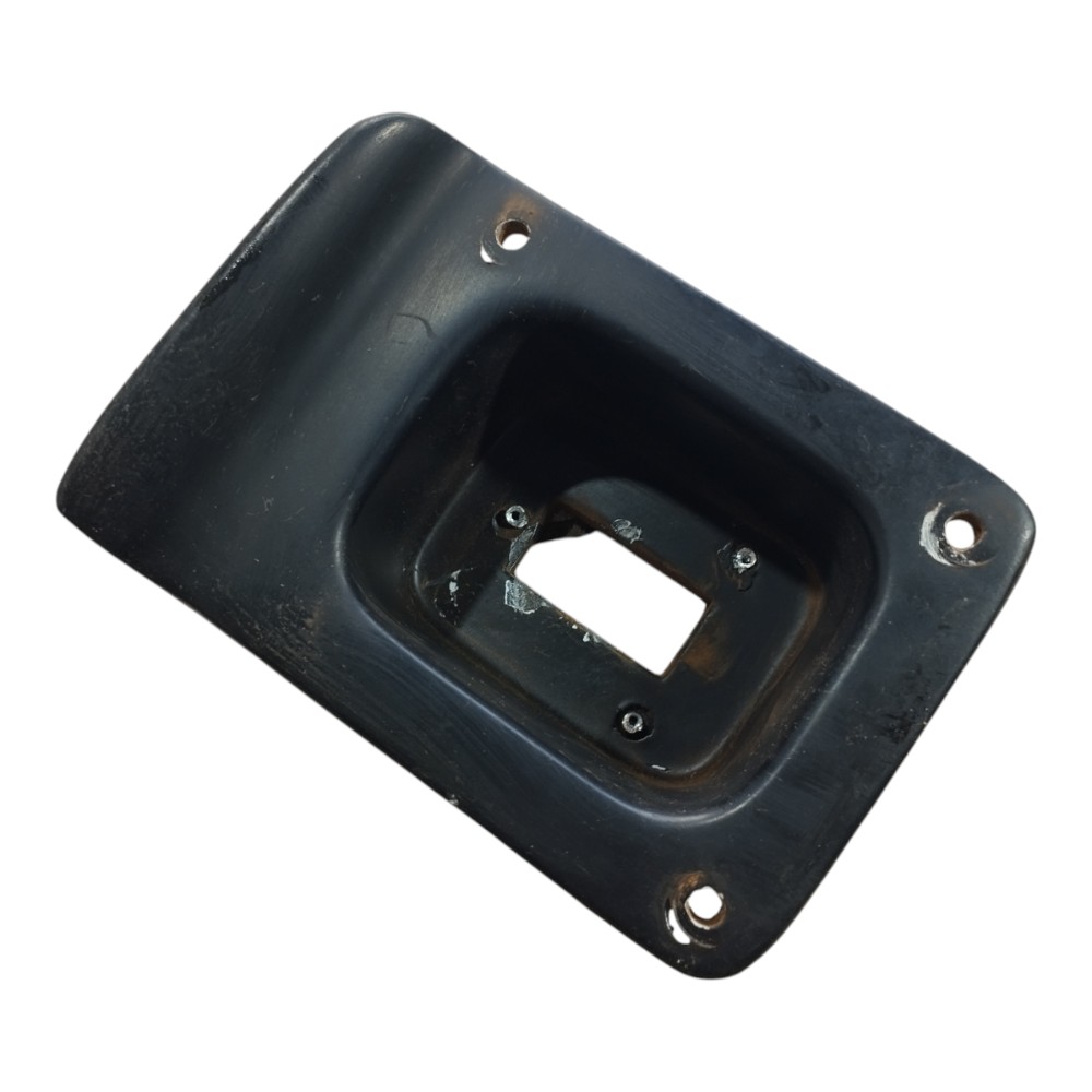 Suporte Lanterna Traseira Esquerda Troller T4 2011 V650 2