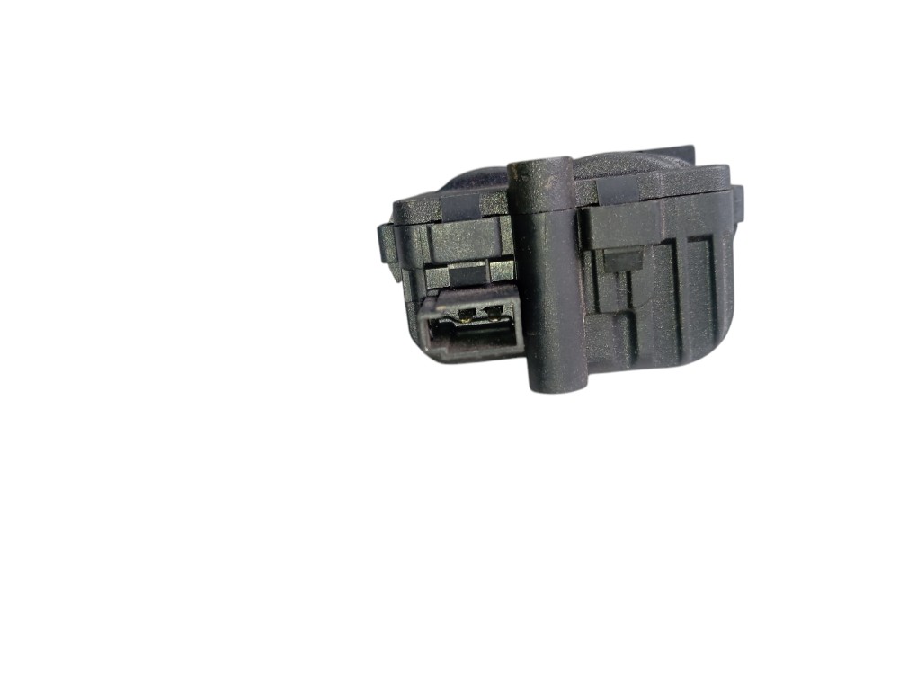 Miolo Tampa Traseira Com Motor Elétrico Gm Onix 2014 V248 9