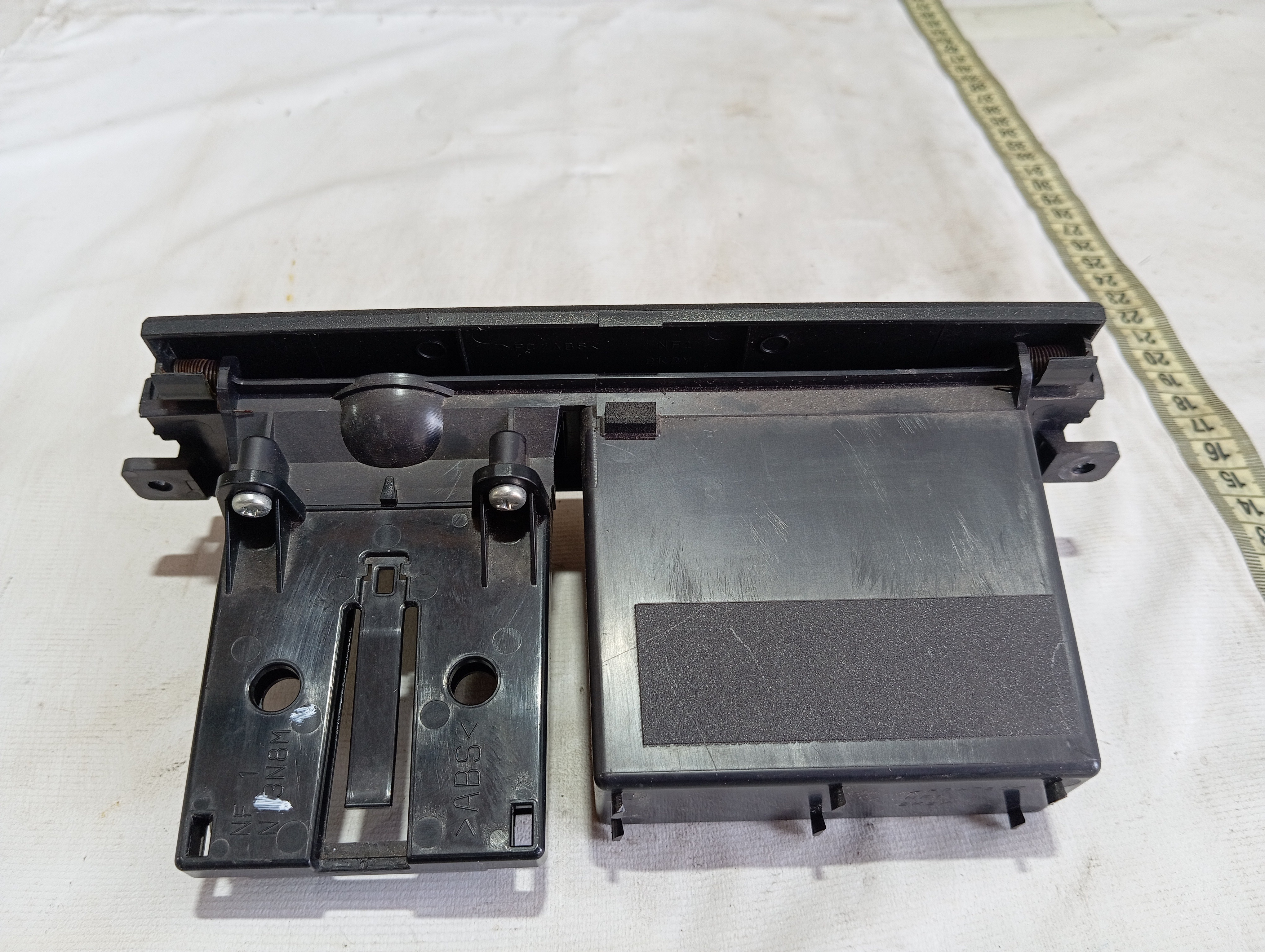 Porta Treco Console Mitsubishi Pajero Full 3.2 2020 V599 9