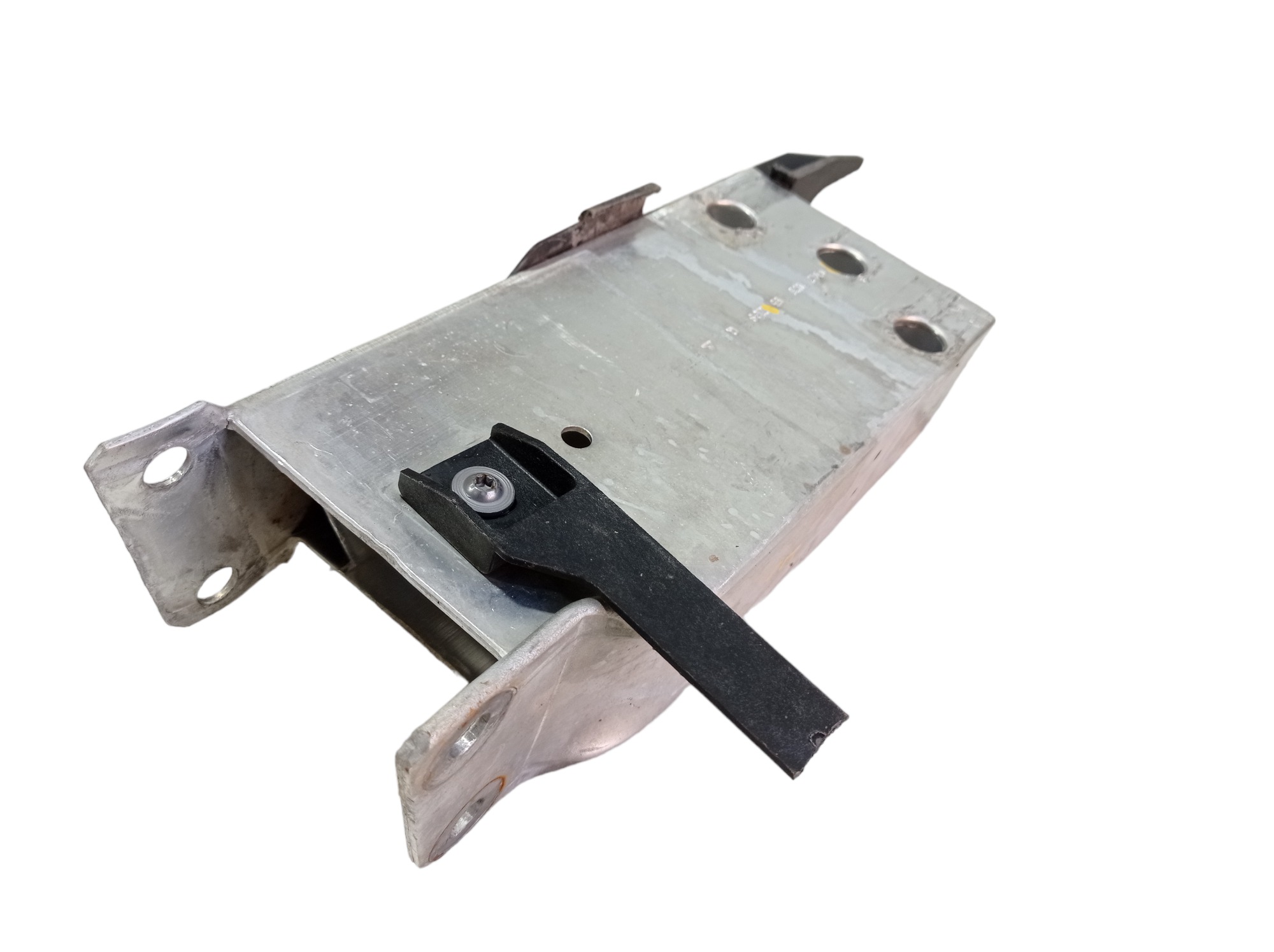 Suporte Esquerdo Para Choque Dianteiro Gla 200 2016 V568 3