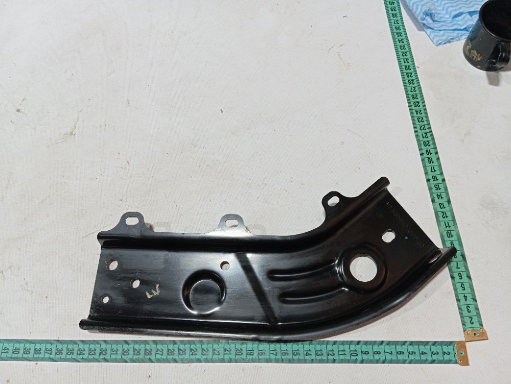 Suporte farol dianteiro esquerdo Byd Song Pro 2025 V669 7
