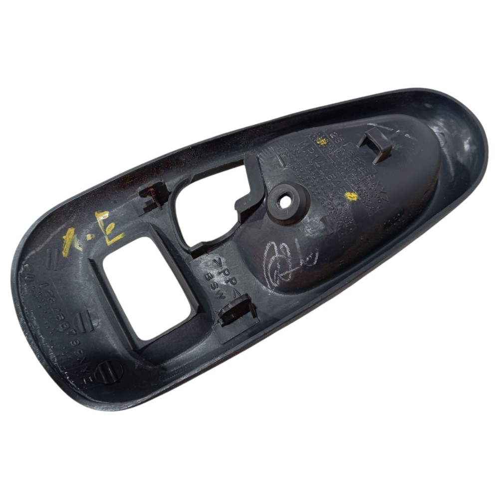 Moldura Maçaneta Porta Tras Esquerda L200 Sport 2006 V647