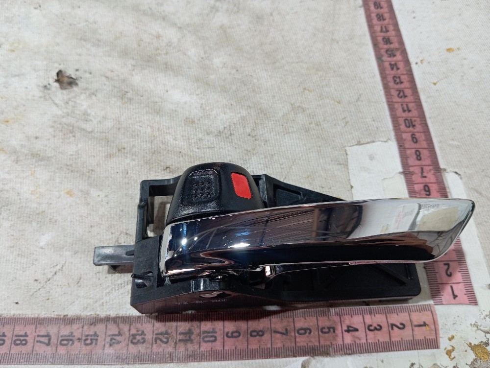 Maçaneta Int Porta Diant Esquerda Suzuki Scross 2015 16 V648 Dianteira 9