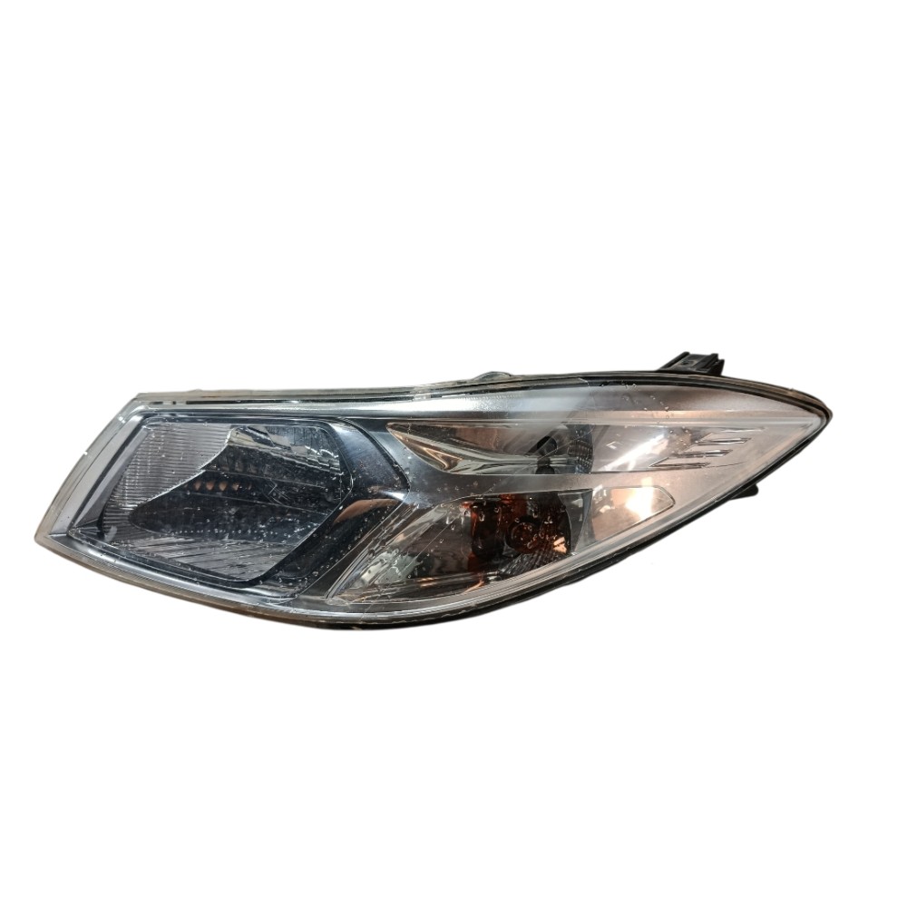 Farol esquerdo Chevrolet Onix 2016