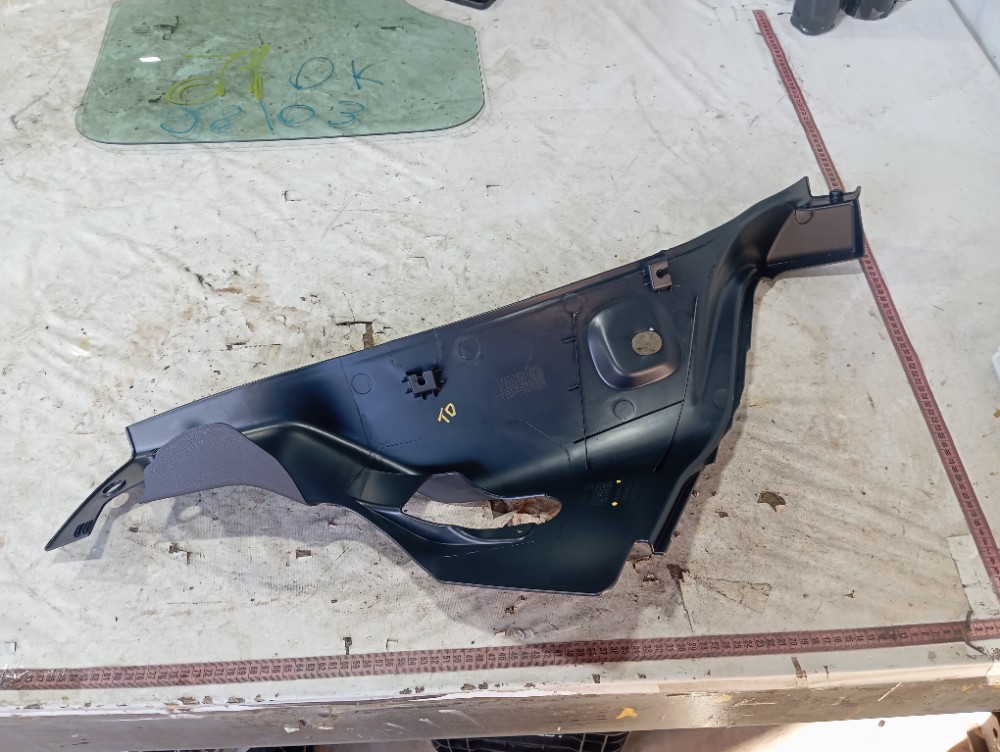 Acabamento Moldura Traseira Direita Fiat Mobi 2024 V654 7