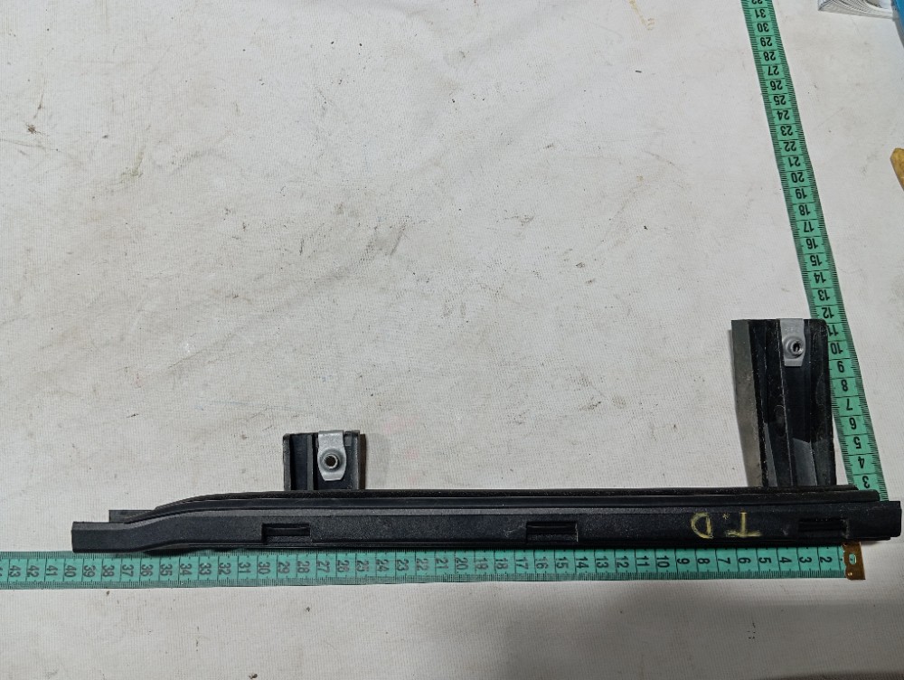 Canaleta vidro porta traseira direita Byd Song Pro 25 V669 8