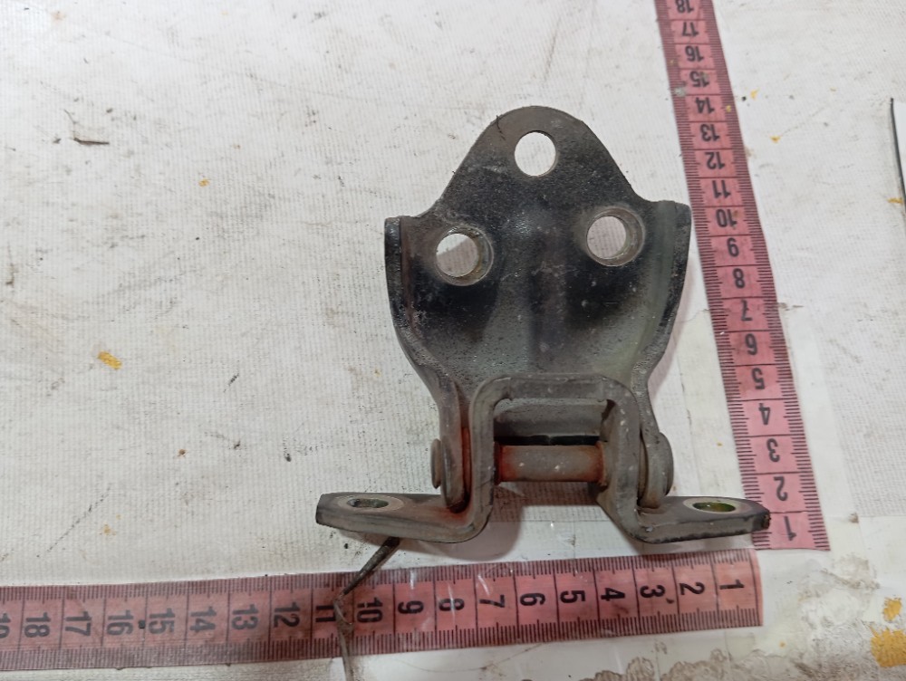 Dobradiça Porta Dianteira Esquerda Mitsubishi L200 04 V638 7