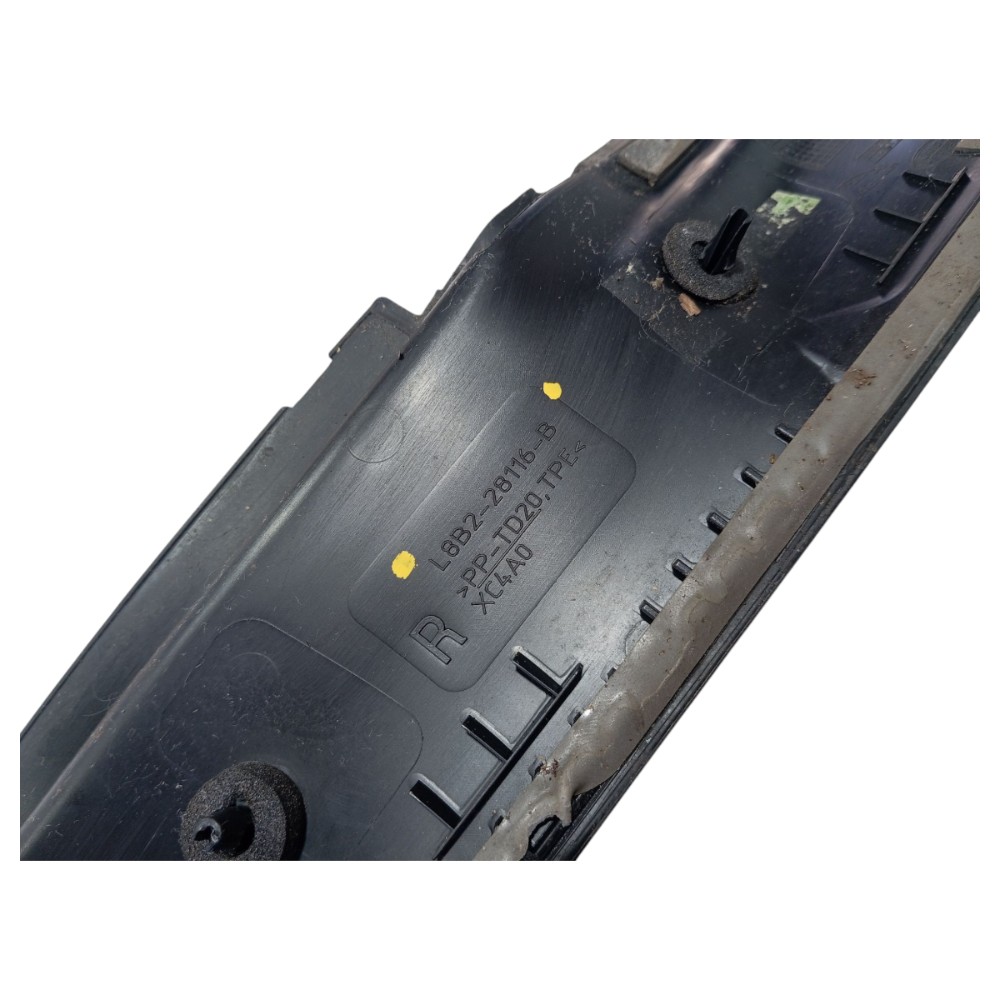 Moldura Ext Coluna Direita Land Rover Defender 21 2022 V645 6