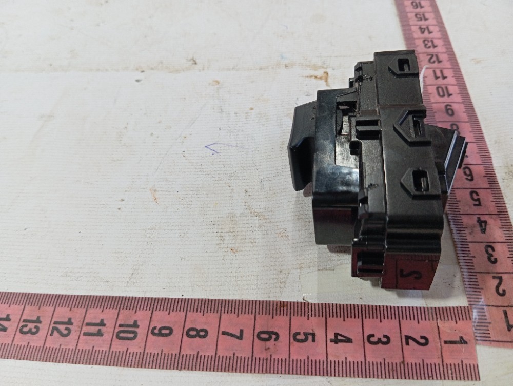 Botão Vidro Porta Trasei Direita Byd Dolphin Gs 2024 25 V628 9