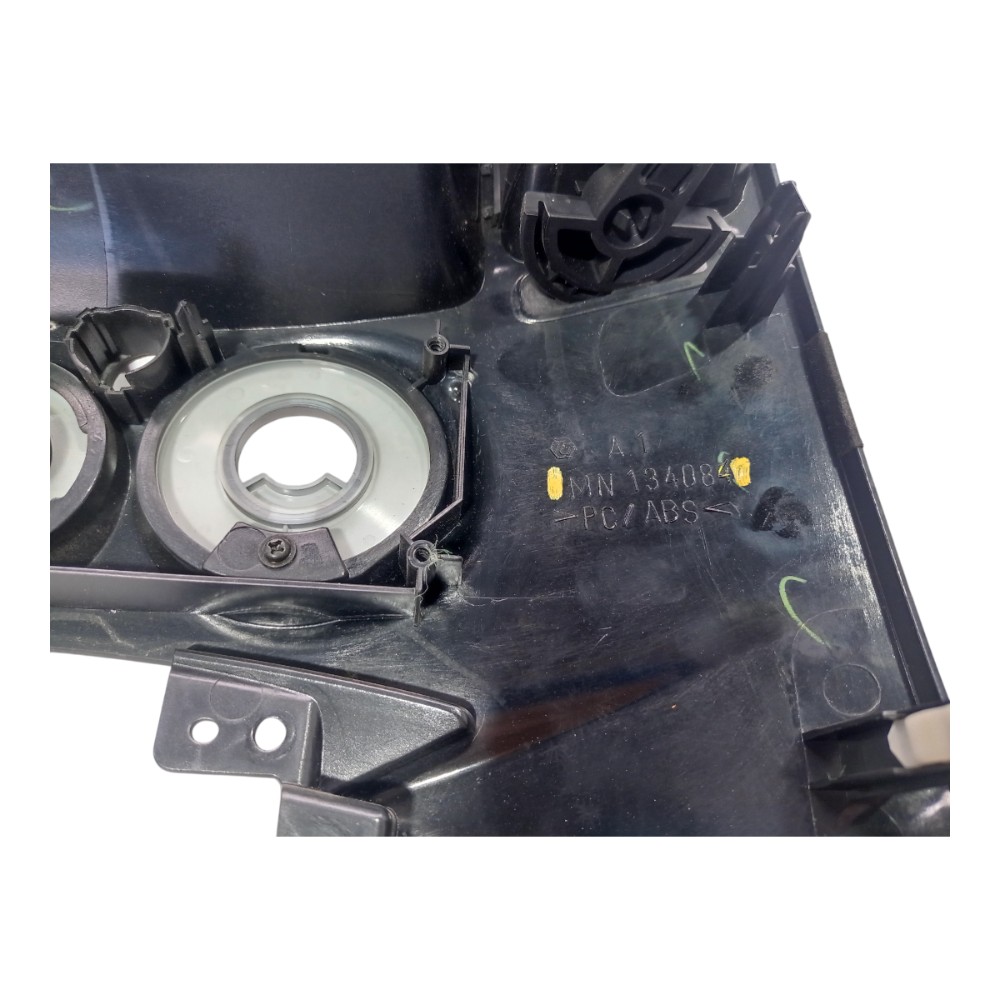 Moldura Painel Central Mitsubishi Grandis 2005 V28 6