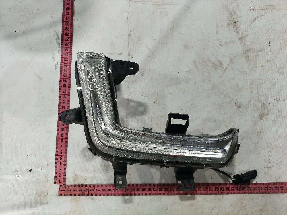 Farol Milha Dianteiro Direito Chevrolet Tracker 2020 25 V627 4