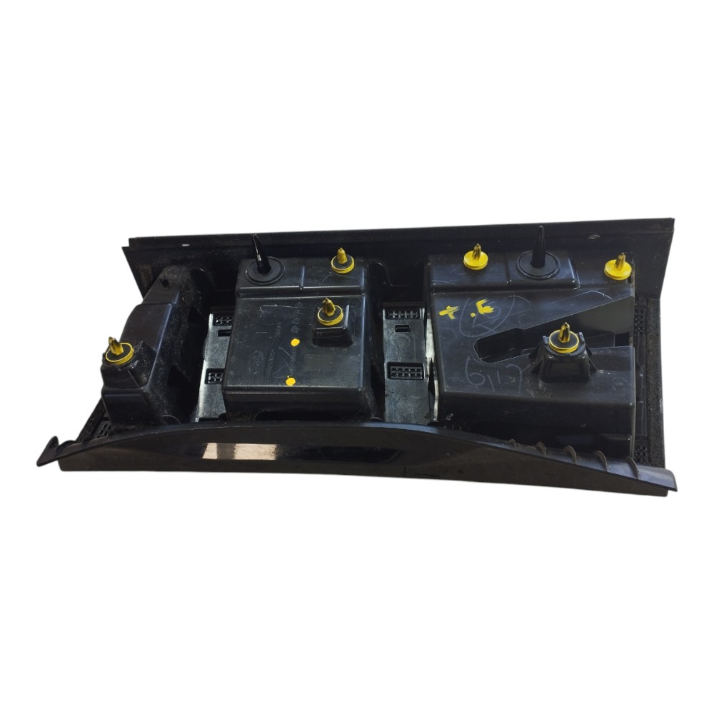 Moldura Coluna Traseira Esq Land Rover Defender 2022 V645 6