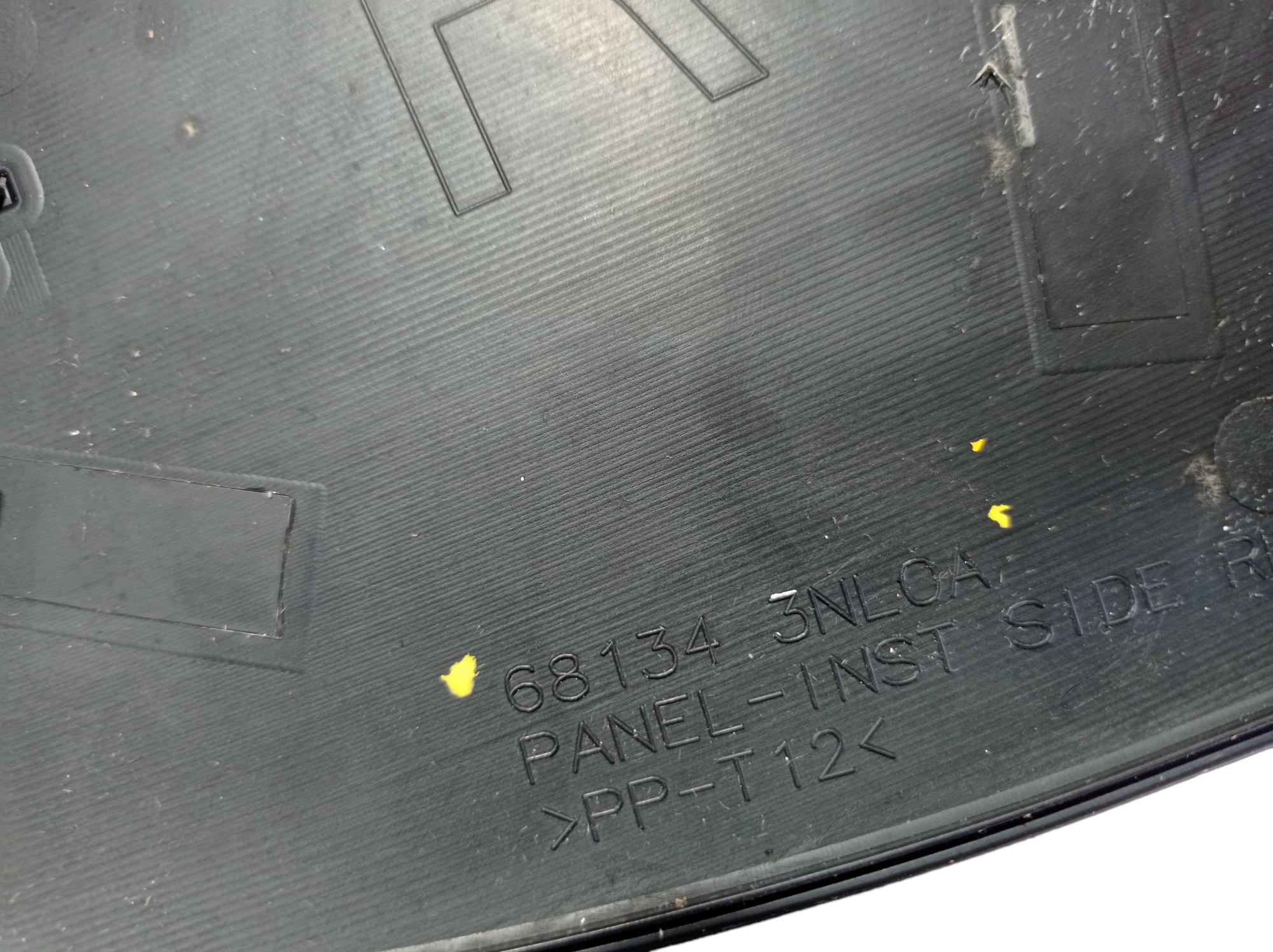 Moldura Painel Direito Nissan Leaf 2022 V589 Preto 7