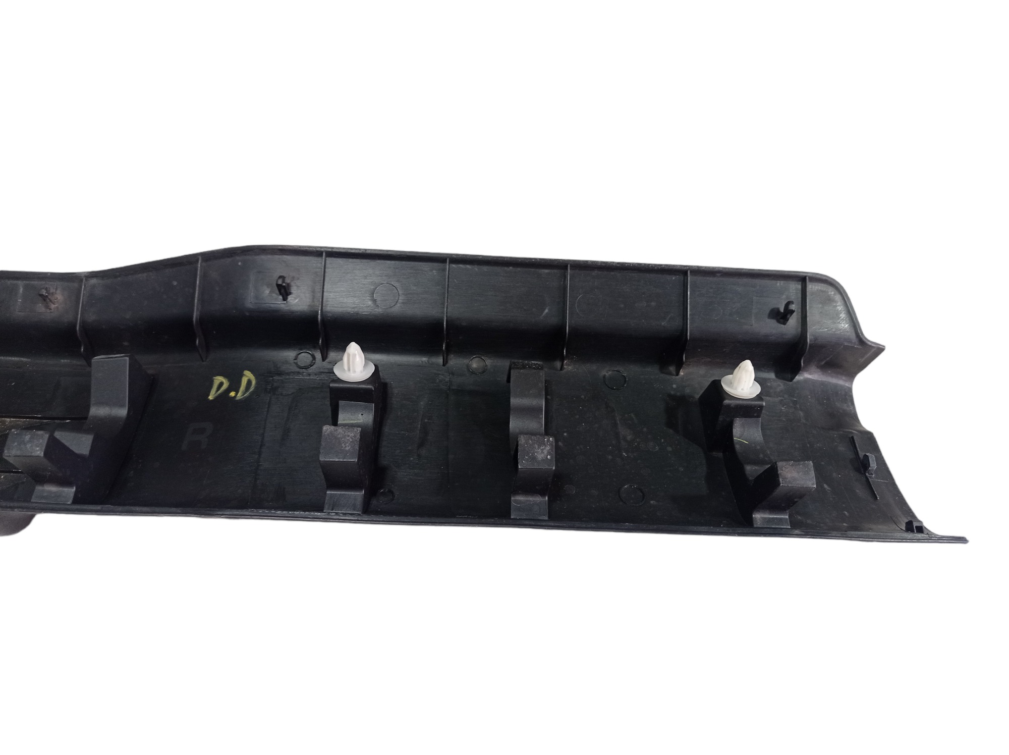 Soleira Dianteira Direita Suzuki Grand Vitara 2012 2015 V570 1