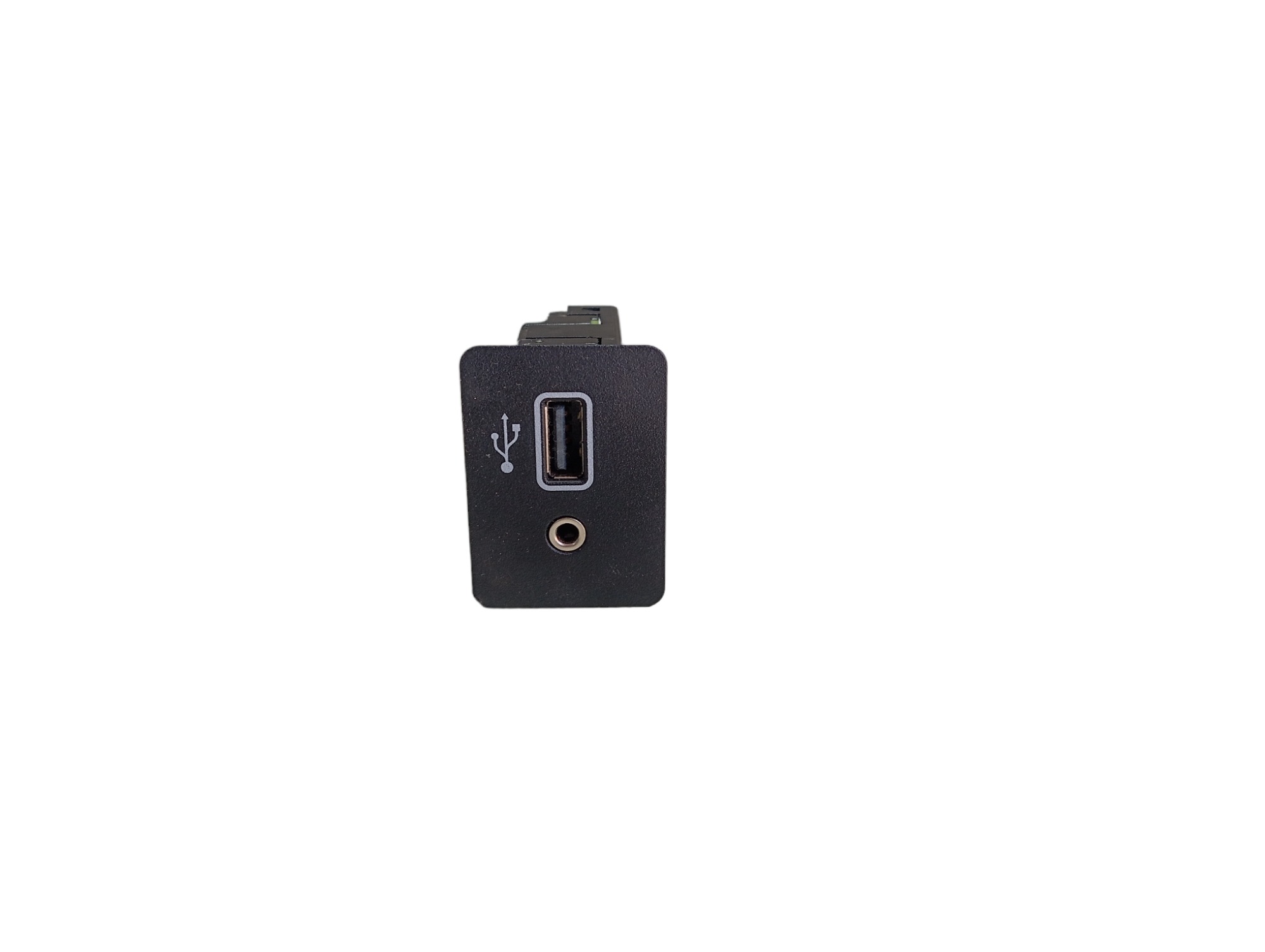 Entrada Usb Nissan Leaf 2022 V589 1