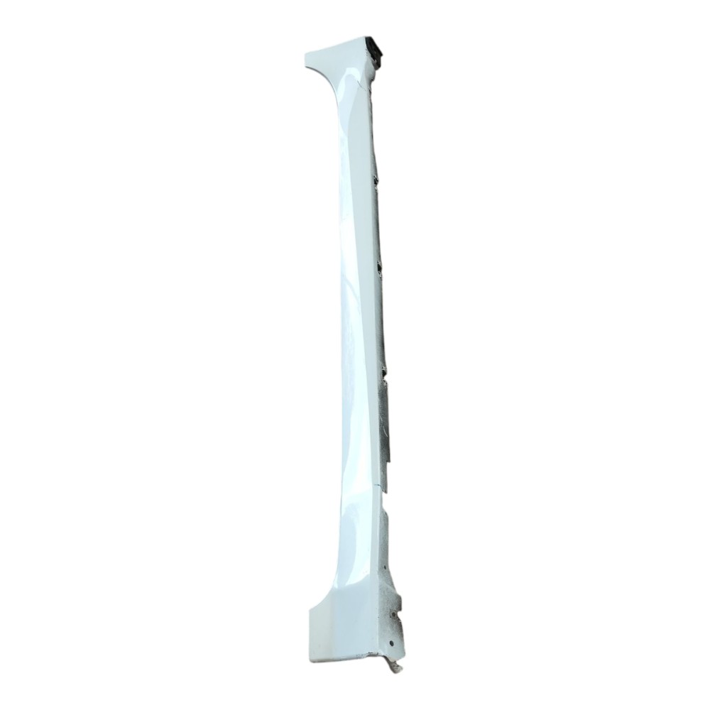 Spoiler Esquerdo Nissan Leaf 2023 V632 2