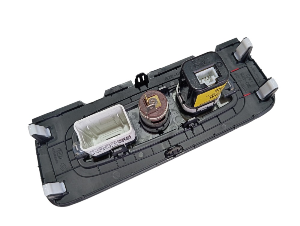 Tomada 12v Hyundai Creta Nline 1.0 2023 V609 3