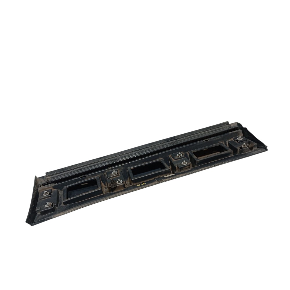 Moldura Porta Traseira Direita Discovery Sport 2020 V680 1