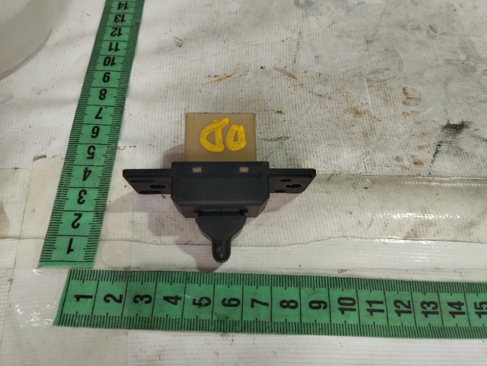 Botão Vidro Dianteiro Direito Grand Caravan V578 4