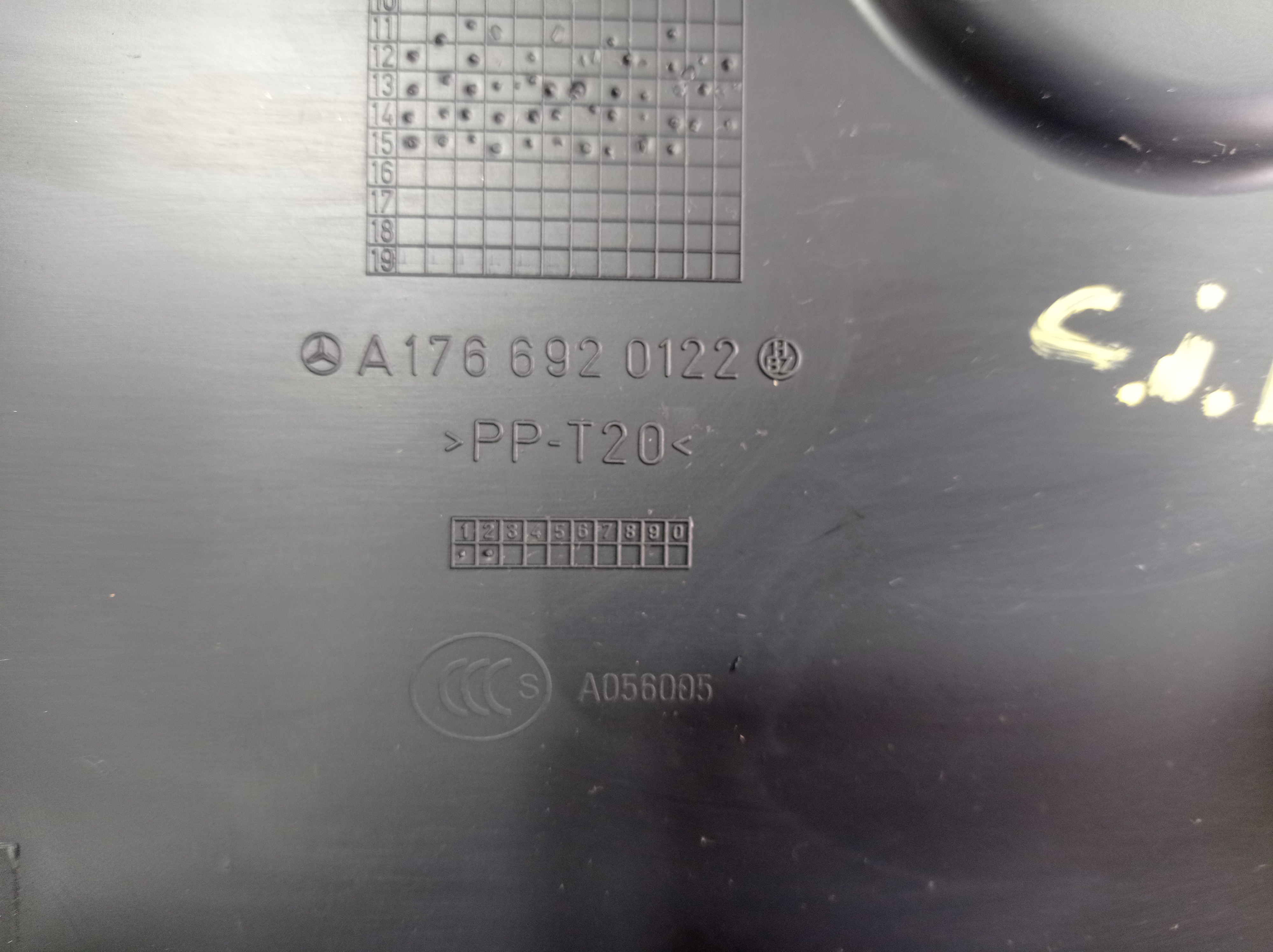 Acabamento Inferior Coluna Direita Mercedes Gla 200 016 V568 7