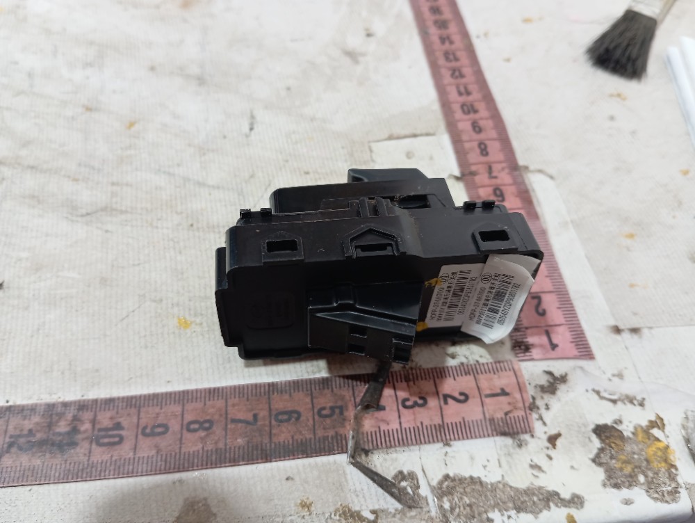 Botão Vidro Porta Dianteira Direita Byd Dolphin 2024 V653 5