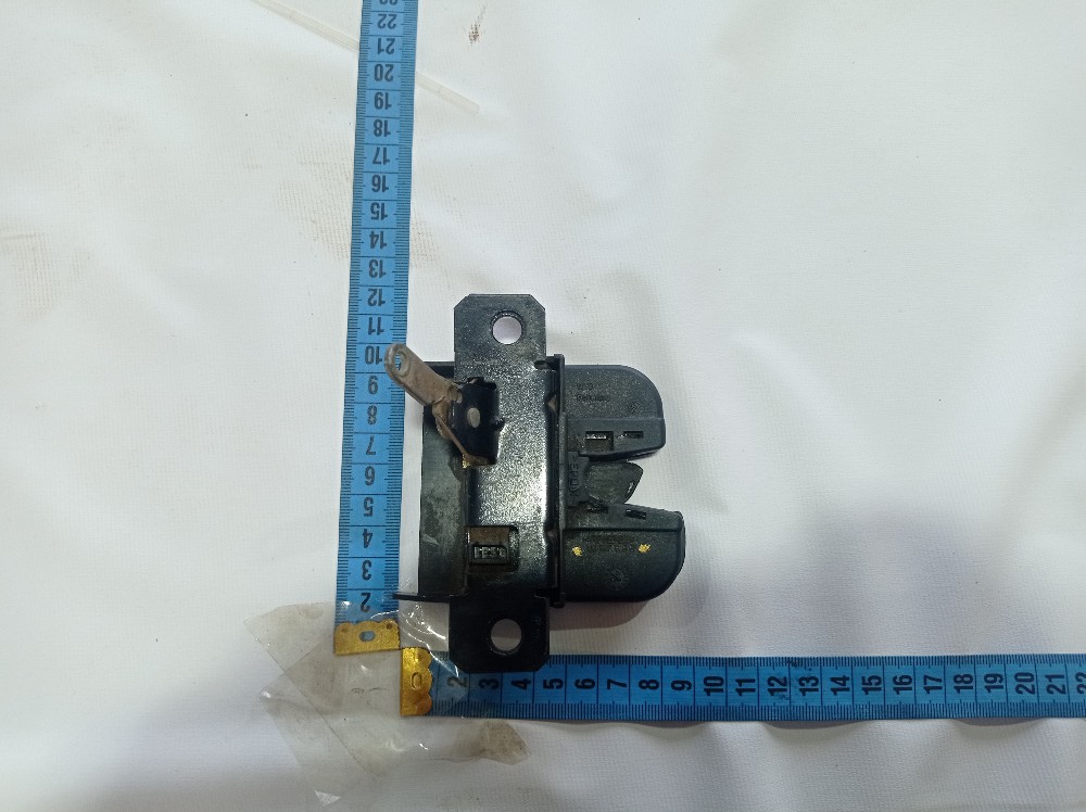Fechadura Tampa Traseira Vw Golf 2000 A 2007 V281 8