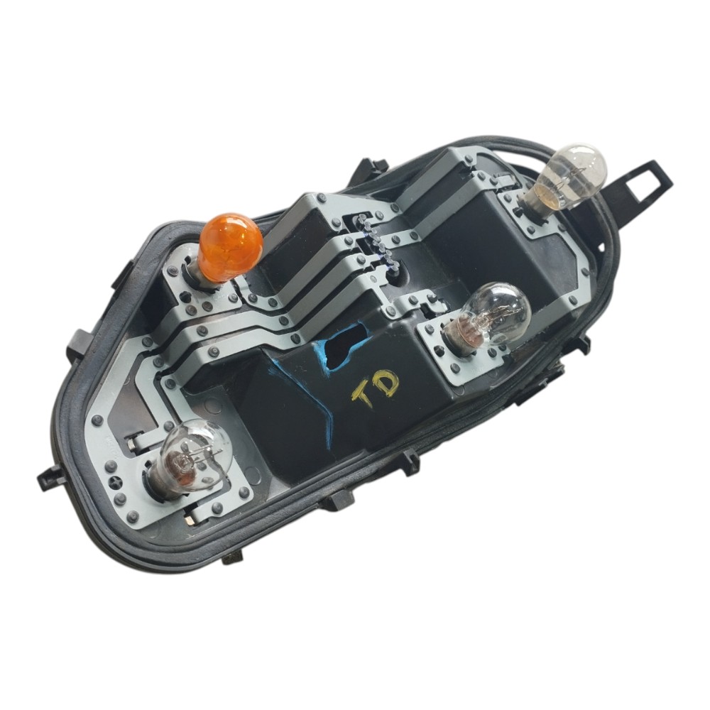 Circuito Lanterna Traseiro Direito Fiat Mobi 2025 V654 7