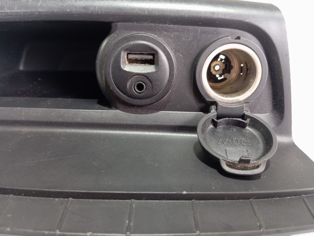 Entrada Usb Auxiliar Tomada 12 Volts Peugeot 208 2014 V312 2