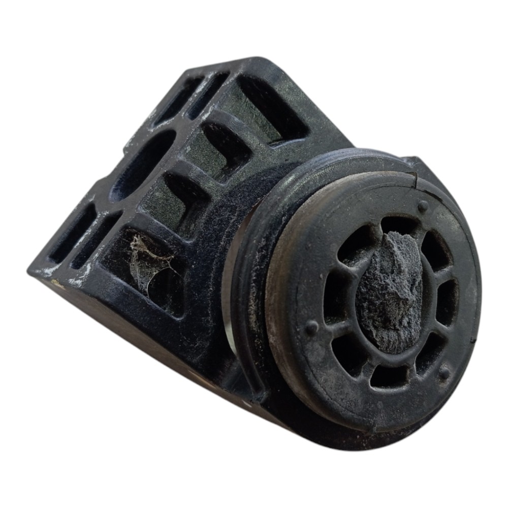 Suporte Esquerdo Radiador Gm Tracker 2020 2025 V627 5