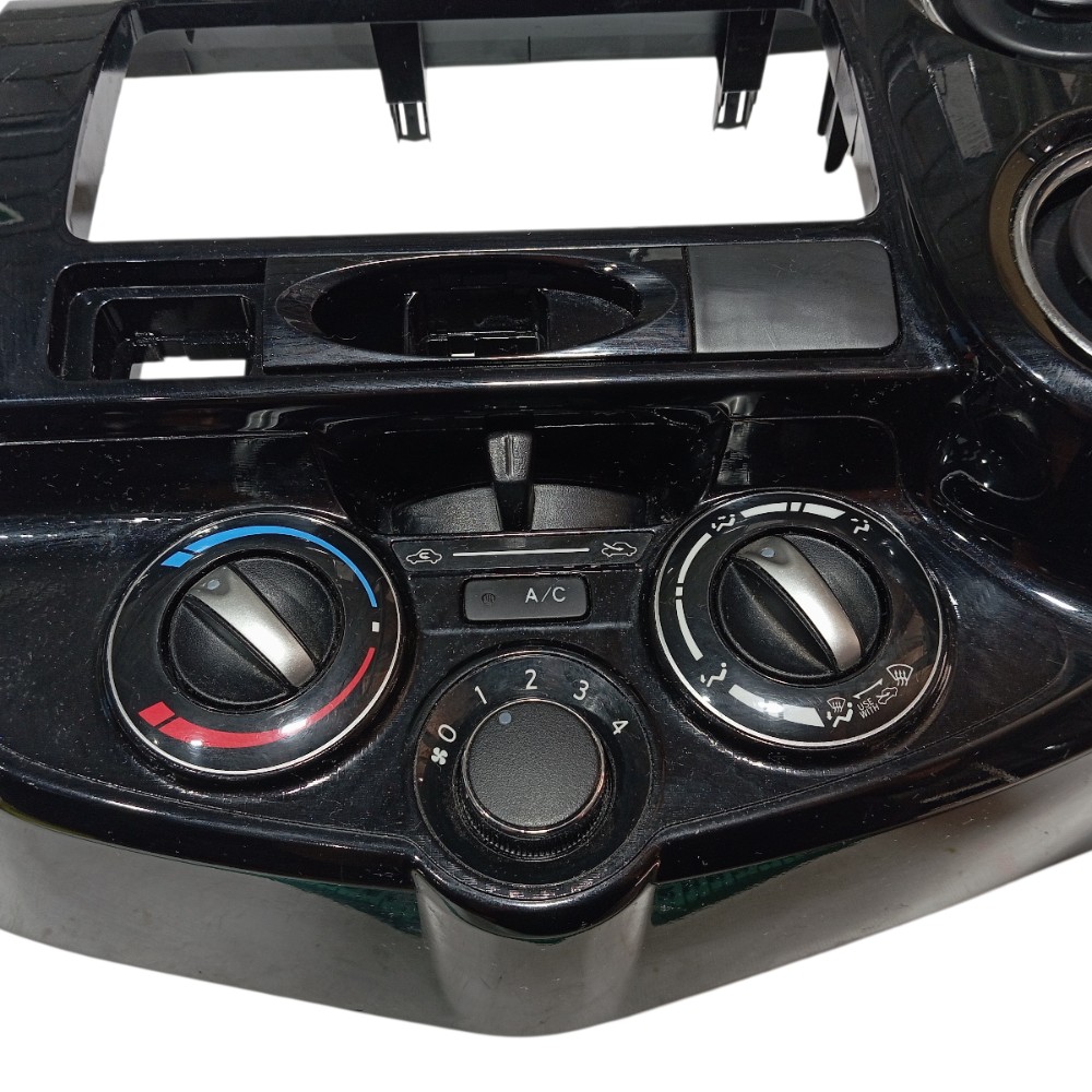 Moldura comando ar Toyota Etios 2018 5