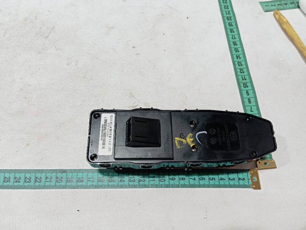 Botão vidro porta dianteira esquerda Byd Song Pro 2025 V669 9