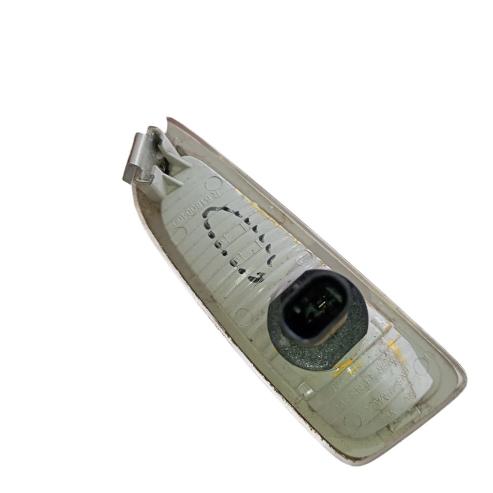 Luz Paralama Direito Gm Tracker 2020 2025 V627 5