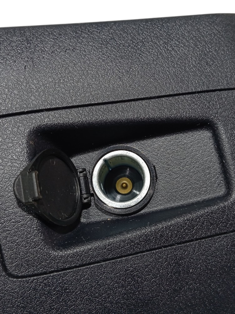 Moldura console tomada 12v Toyota Corolla 2023 8