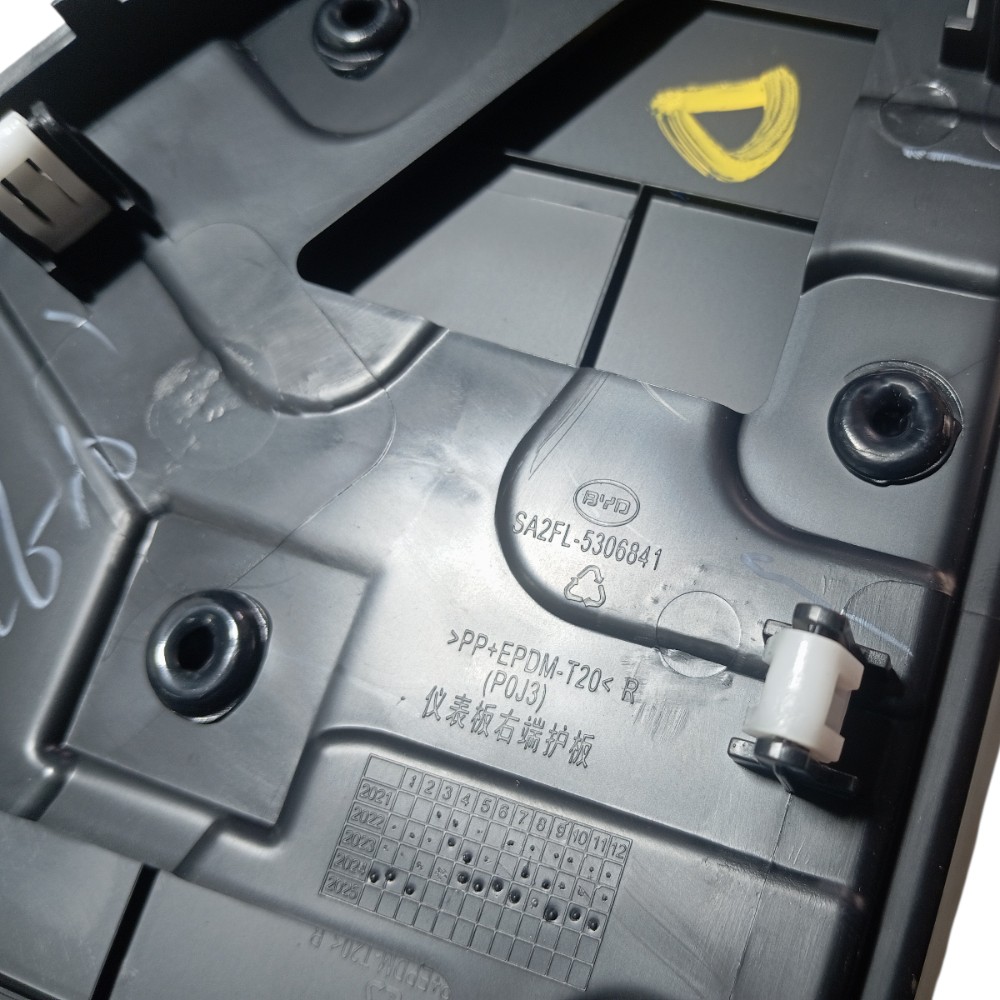 Acabamento direito painel Byd Song Pro 2024 V674 7