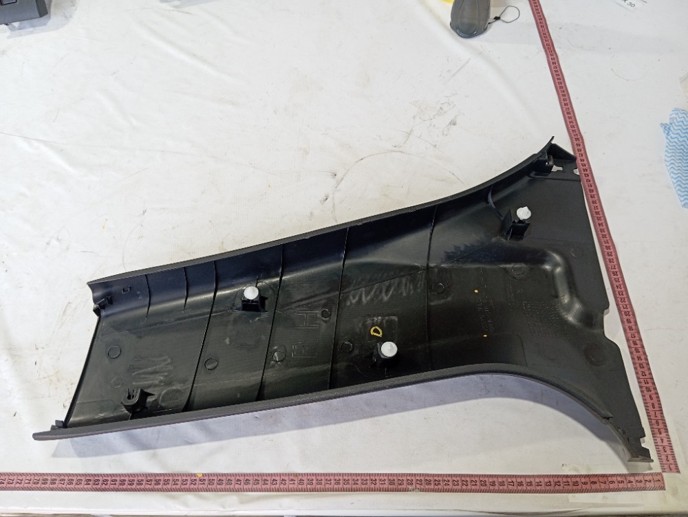 Acabamento Coluna Direita Nissan Leaf 2023 V632 10