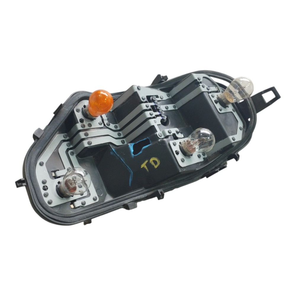 Circuito Lanterna Traseiro Direito Fiat Mobi 2025 V654 2